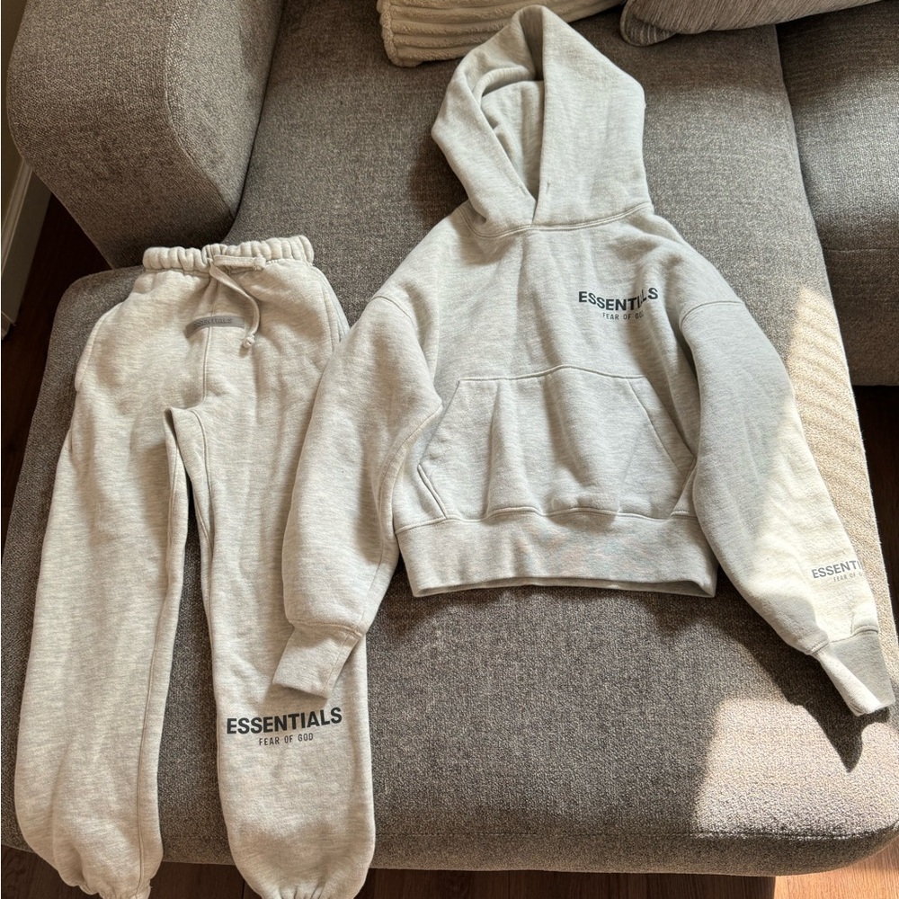Boys/Girls Kids Essentials Sweatsuit Cream excellent condition